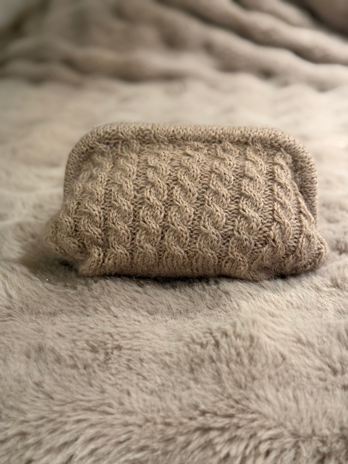 Knitted clutch
