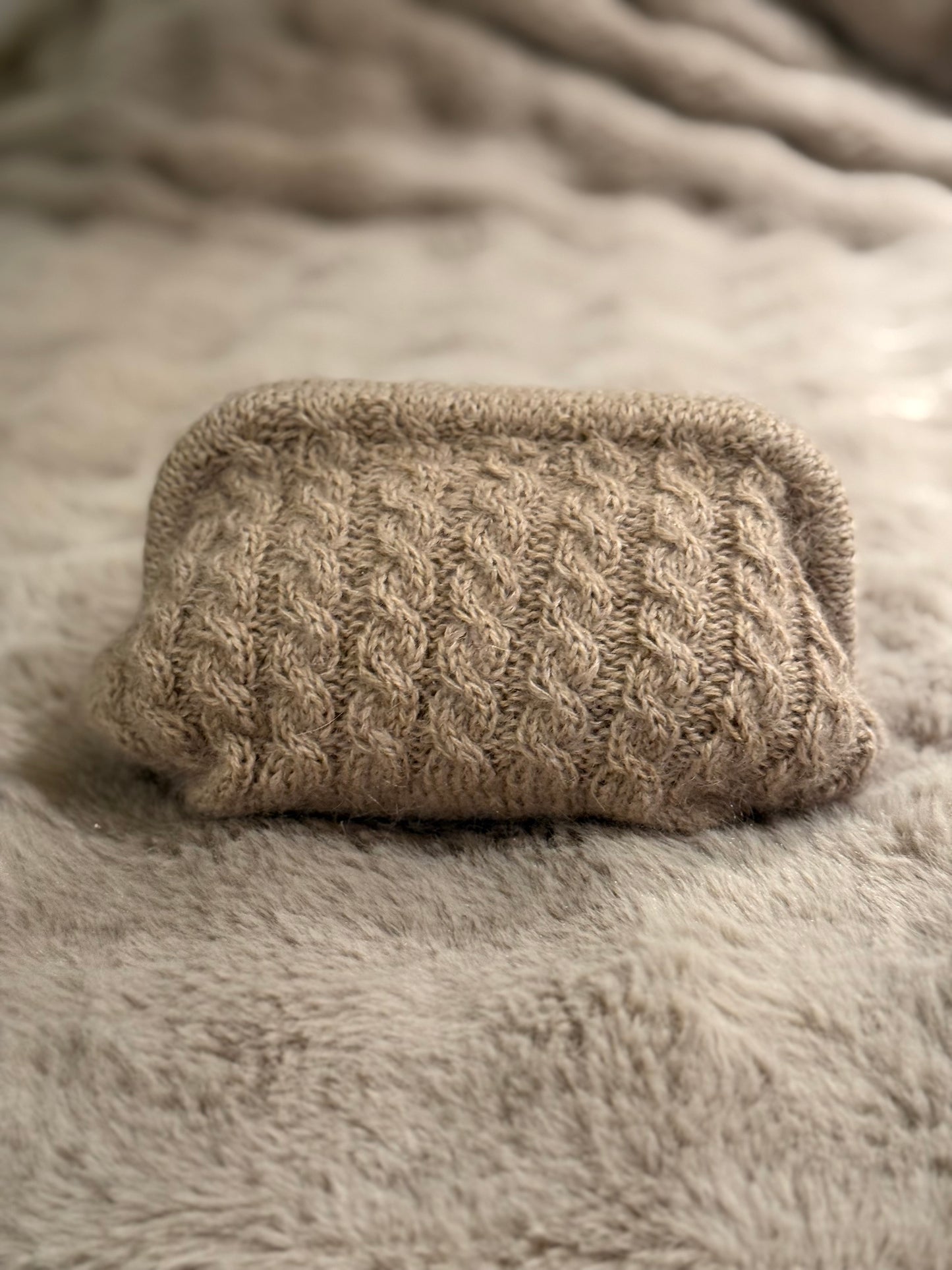 Knitted clutch