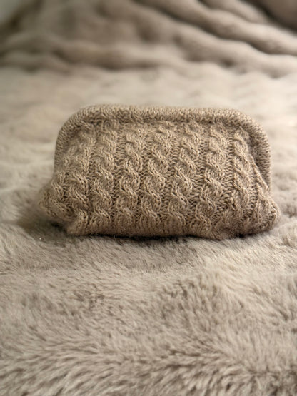 Knitted clutch